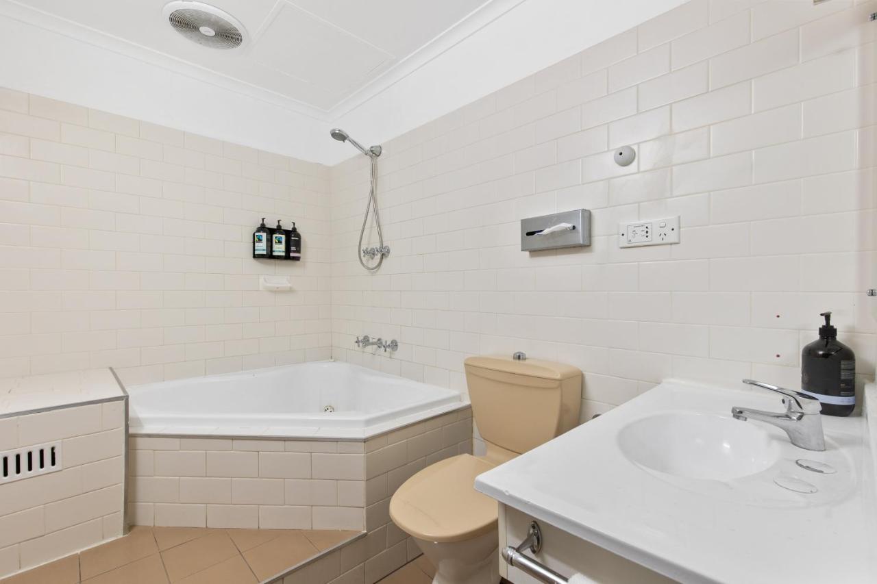 Adelaide Paringa Hotel Luaran gambar